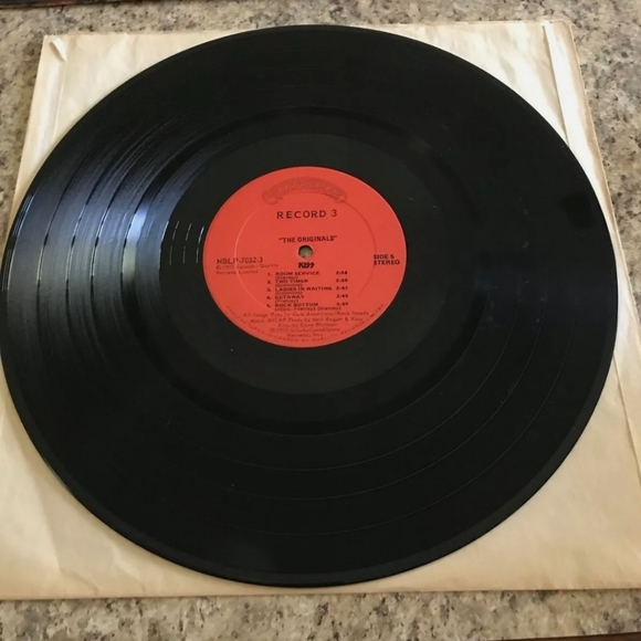 Kiss Limited Edition Gatefold Originals Album - Picture 8 of 12